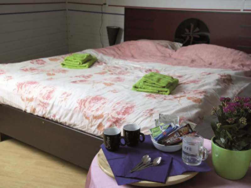 Karnemelkhuys Bed & Breakfast เอนเคาเซิน ภายนอก รูปภาพ